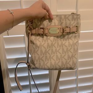 Michael Kors Crossbody ✨